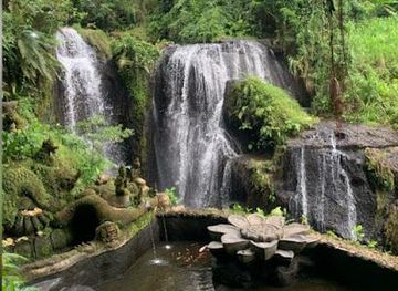 indonesia/bali/attraction/taman-beji-griya-waterfall