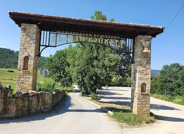 bulgaria/thrace/attraction/vulchan-voivoda-memorial-complex