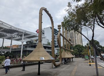 colombia/cali/granada/attraction/the-trumpet-of-niche-monument