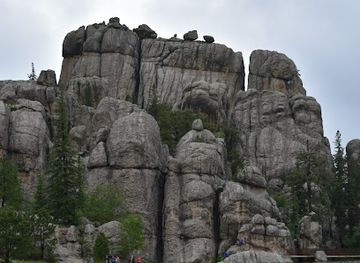 south-dakota/needles-highway/attraction/lenker-rock