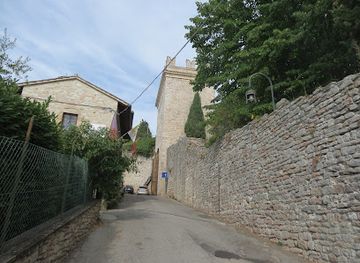 italy/assisi/attraction/mura-antiche