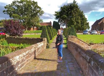 united-kingdom/worcestershire/attraction/harvington-hall