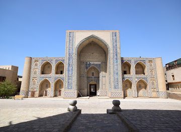 uzbekistan/bukhara-region/attraction/abdulaziz-khan-madrassah