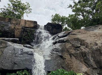 india/east-india/attraction/mainsigila-waterfall