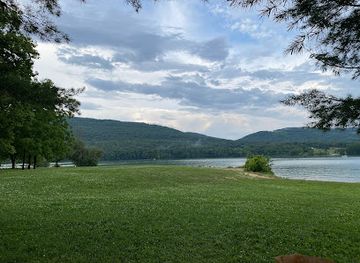 pennsylvania/bald-eagle-state-park/attraction/sayers-dam-beach