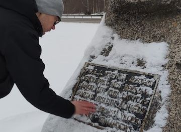 latvia/liepaja/attraction/piemineklis-latvijas-armijas-virsleitnantam-alfredam-klestrovam