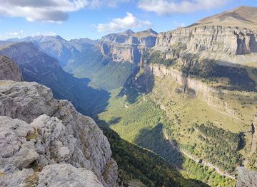spain/ordesa-y-monte-perdido-national-park/attraction/the-molar-viewpoint