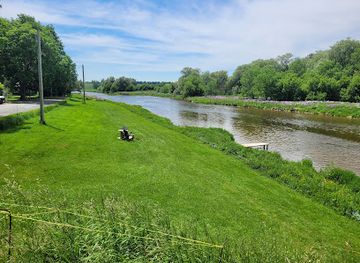 canada/southwestern-ontario/attraction/west-montrose-covered-bridge-kissing-bridge