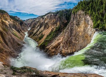 montana/yellowstone-national-park/attraction/brink-of-the-upper-falls