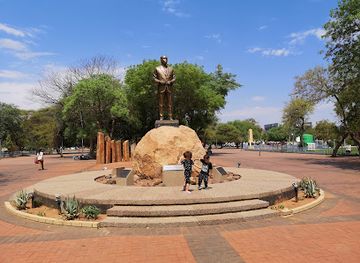 botswana/gaborone/attraction/sir-seretse-khama-statue