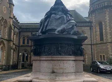 Queen Victoria Statue