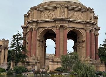 california/castro-valley/attraction/palace-of-fine-arts-theatre