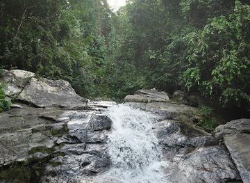 sri-lanka/ratnapura/attraction/hathbamba-ella-waterfall