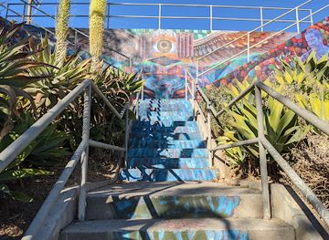 california/los-angeles-county/attraction/hoover-walk