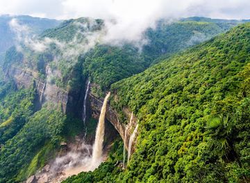 india/meghalaya/attraction/nohkalikai-waterfalls-top