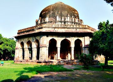 india/delhi/lodhi-gardens/attraction/rose-garden