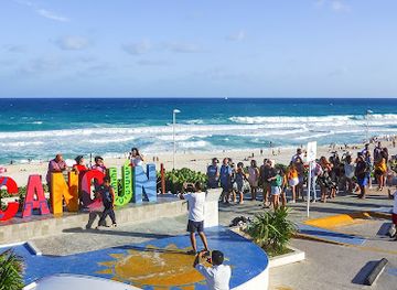 mexico/cancun/zona-hotelera/attraction/letras-cancun-y-mirador