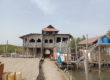 Lamin Lodge