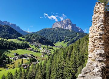 italy/dolomites/attraction/rovine-del-castello-wolkenstein