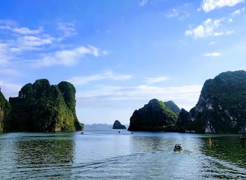 vietnam/ha-long-bay/attraction/cau-bai-tho-2