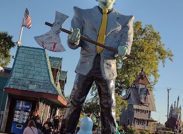 illinois/berwyn/attraction/haunted-trails-family-entertainment-center-burbank