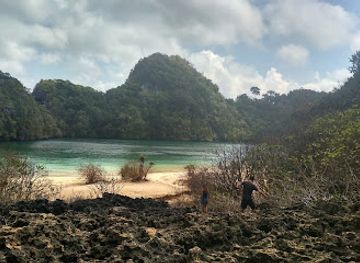 indonesia/east-java/attraction/sempu-island
