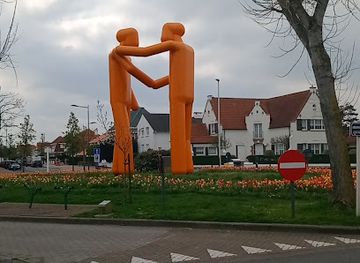 belgium/knokke-heist/attraction/twee-grote-avl-mannen-joep-van-lieshout