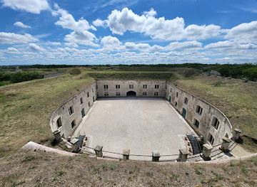 hungary/central-transdanubia/attraction/komaromi-erodrendszer-monostori-erod