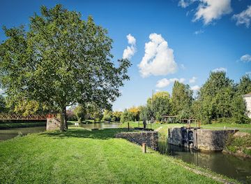 france/marais-poitevin/attraction/embarcadere-des-ecluses-de-bazoin