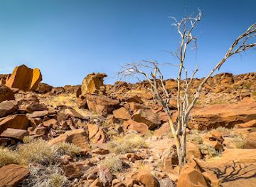 namibia/kaokoland/attraction/twyfelfontein-or-ui-aes