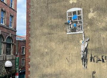 united-kingdom/bath/attraction/banksy-s-well-hung-lover