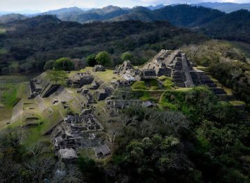 mexico/lacandon-jungle/attraction/zona-arqueologica-tonina