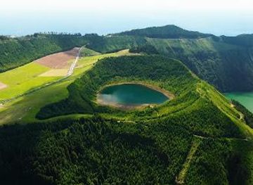portugal/azores/attraction/caldeira-do-alferes