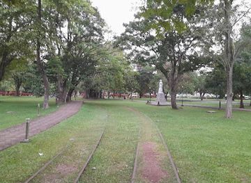 sri-lanka/colombo/attraction/queen-viharamahadevi-statue