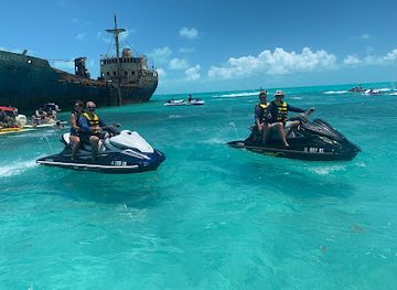 turks-and-caicos-islands/grace-bay/attraction/floe-luxury-jet-ski-tours