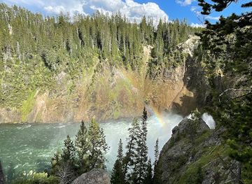 wyoming/yellowstone-national-park/attraction/upper-falls-of-the-yellowstone-river