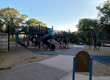minnesota/minneapolis/attraction/lake-harriet-bandshell-park