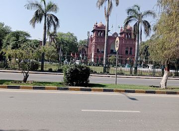 pakistan/lahore/attraction/shahrah-e-quaid-e-azam-mall-road-lahore-punjab