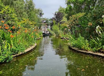 jersey/la-rocque-harbour/attraction/reg-s-award-winning-gardens