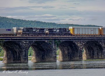 pennsylvania/lower-susquehanna-valley/attraction/rockville-bridge