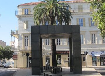 france/nimes/attraction/l-abribus