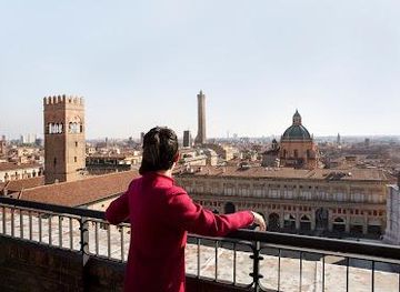 italy/bologna/attraction/torre-dell-orologio