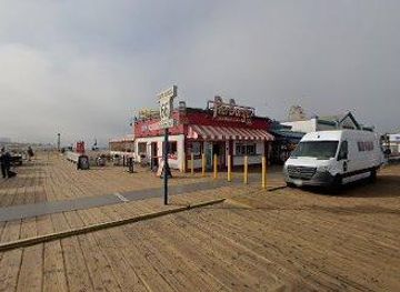 california/burbank/attraction/route-66-end-of-the-trail-sign