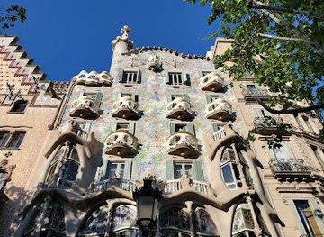 spain/barcelona/attraction/illa-de-la-discordia