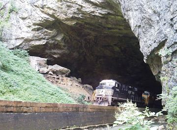 virginia/middle-peninsula/attraction/natural-tunnel-state-park