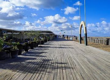 france/caen/attraction/les-planches-de-deauville