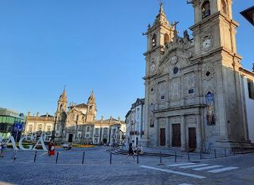 portugal/guimaraes/attraction/largo-carlos-amarante