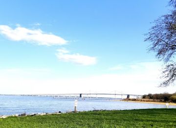 maryland/sandy-point-state-park/attraction/flounder-pavilion-beach-front-sandy-point-state-park