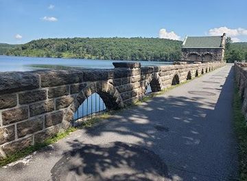 pennsylvania/scranton/attraction/lake-scranton-walking-trail