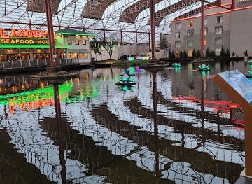 missouri/st-louis/the-loop/attraction/st-louis-union-station-mirror-maze